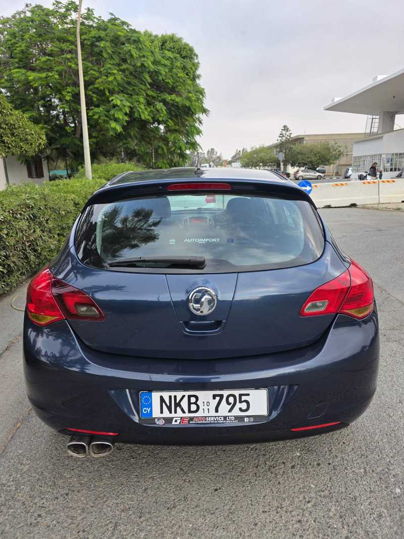 2011 Opel, Vauxhall Astra 1,9L 2011 Cyprus