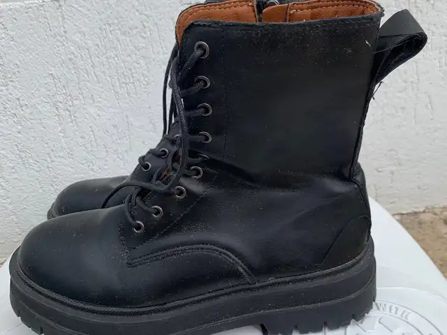 Black boots woman shoes size 38, Limassol — Limassol - Agia Fyla