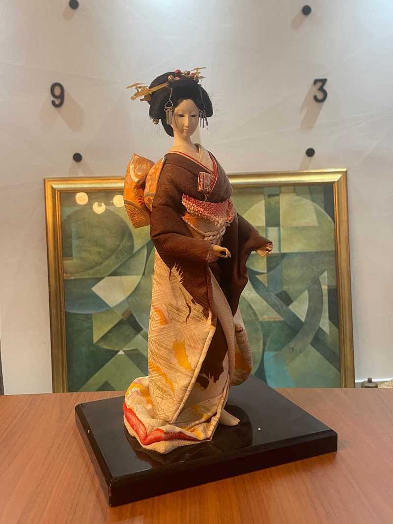 Vintage c1970s japanese geisha figurine traditional kimono doll w