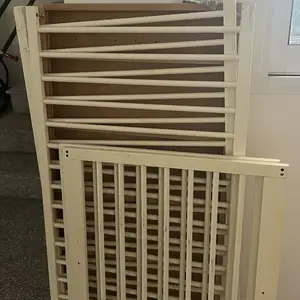 White wooden baby cot - good condition, disassembled, Limassol — Germasogeia Tourist Area