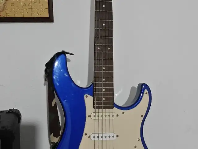 Electric Guitar..YAMHA EG112C, Nicosia — Nea Ledras