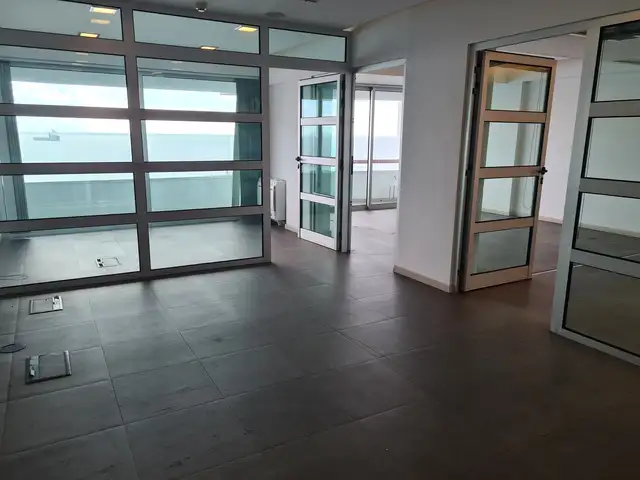 170 sq.m office with breathtaking views, Επαρχία Λεμεσού — Λεμεσός - Αγία Τριάδα