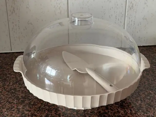 Plastic pedestal cake stand, Larnaca — Larnaka - Kamares