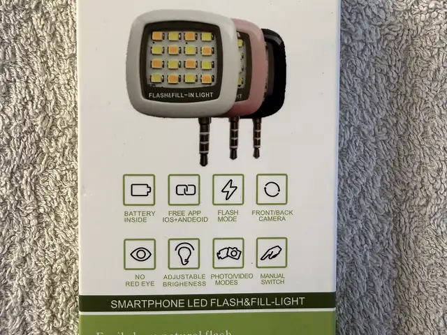Smartphone led flash and fill-light, Paphos — Geroskipou