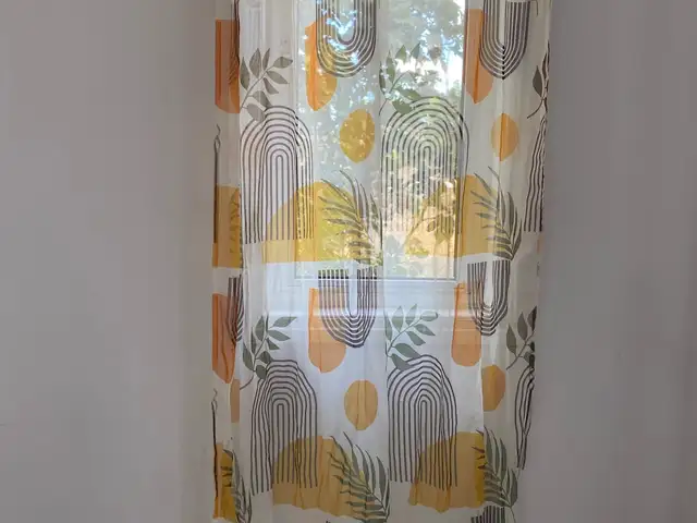 3 long curtains 1 short, Επαρχία Λάρνακας — Ορόκλινη Τουριστική Περιοχή