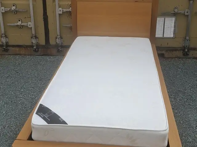 solid wood single bed with mattress, Επαρχία Λεμεσού — Λεμεσός - Ομόνοια