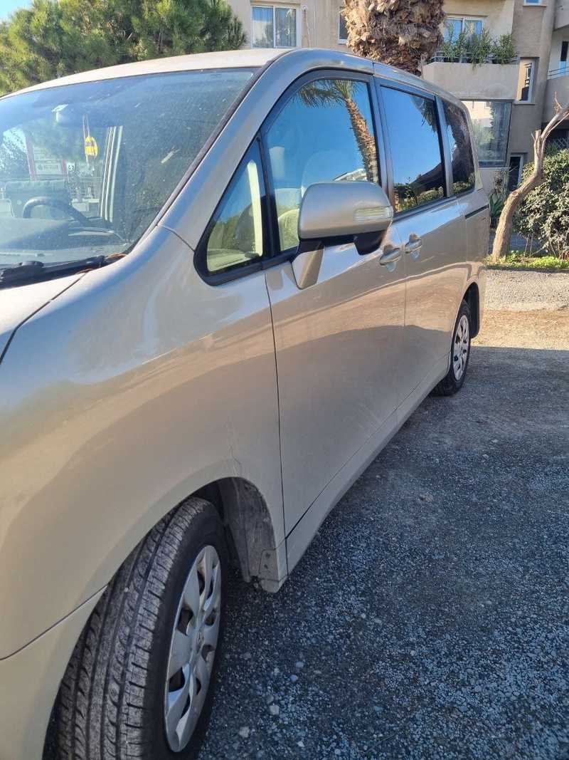 2015 Toyota Noah 1,6L 2015 Cyprus