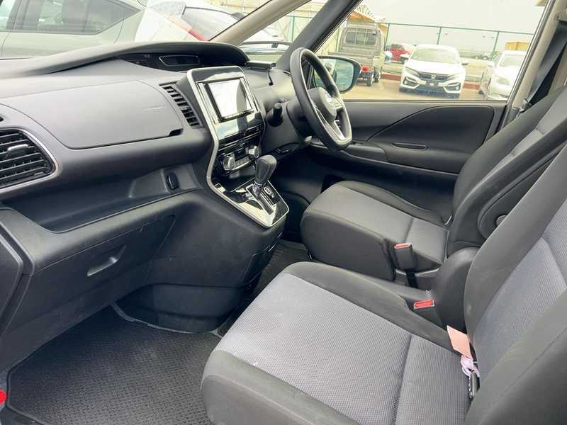 2022 Nissan Serena 2,0L 2022 Cyprus