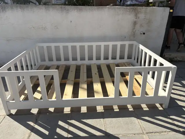 Λευκό παιδικό κρεβάτι τύπου montessori, Nicosia — Palouriotissa