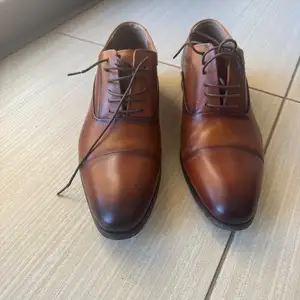 Brown/tan leather cap-toe oxford dress shoes, Nicosia — Strovolos - Chryseleousa