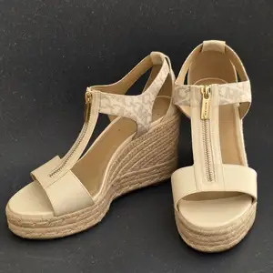 Beige sandals Michael Kors, Limassol — Limassol - Mesa Geitonia