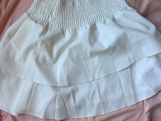White flowy skirt, Επαρχία Λεμεσού — Λεμεσός - Κάψαλος