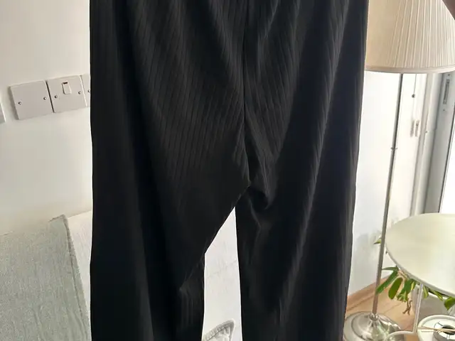 Black pants, Nicosia — Aglantzia
