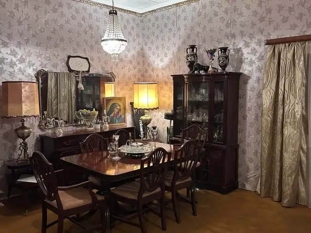 Vintage american walnut dining room furniture set, Επαρχία Λάρνακας — Δροσιά