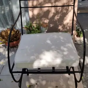 Δύο καρέκλες κήπου - two garden chairs, Nicosia — Egkomi - Makedonitissa