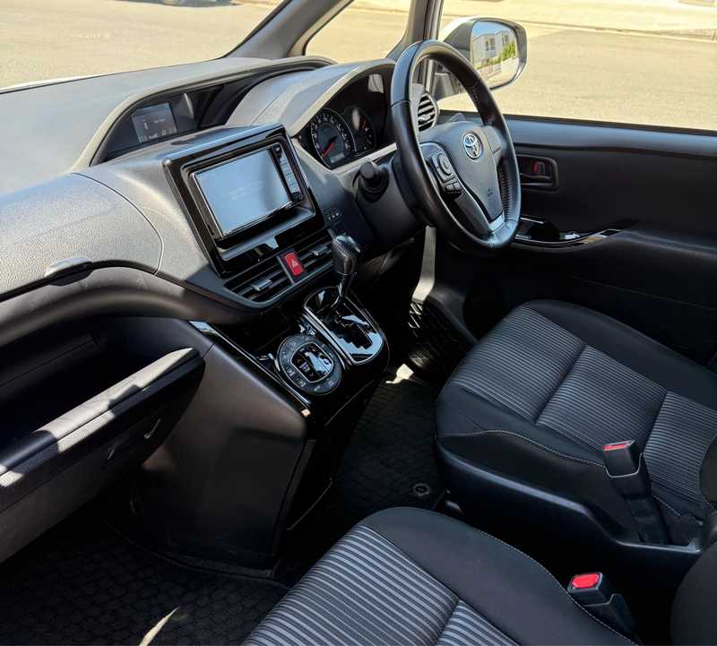 2021 Toyota Voxy 2,0L 2021 Cyprus