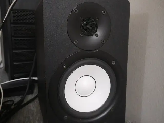 Yamaha HS5 stodio monitor speaker, Paphos — Tombs Of the Kings