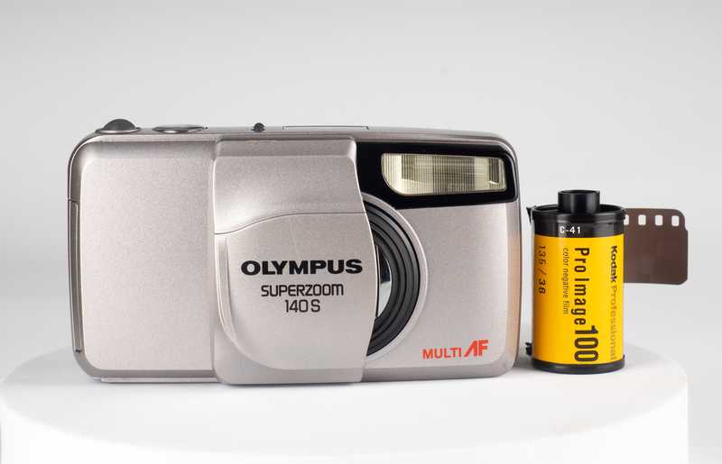 Olympus superzoom 140s classic 35mm film camera excellent