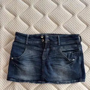 Bershka skirt, Επαρχία Πάφου — Πέγεια