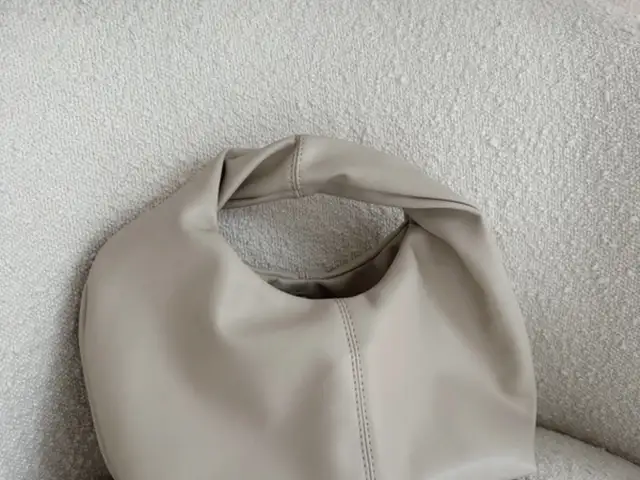 Bag beige classic, Επαρχία Λευκωσίας — Στρόβολος - Ακρόπολη