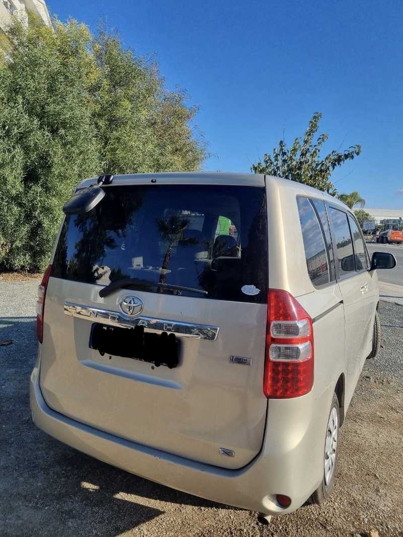 2015 Toyota Noah 1,6L 2015 Cyprus