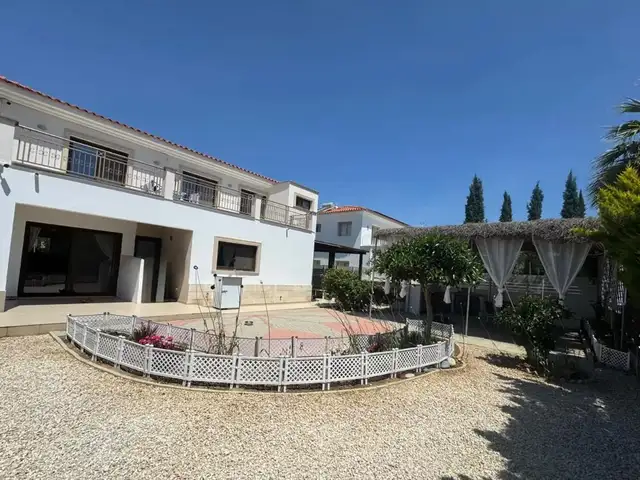 5-bedroom villa for sale, Nicosia — Latsia - Agios Georgios