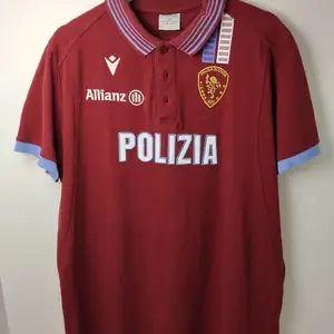 red polo t-shirt, Επαρχία Λευκωσίας — Στρόβολος - Ακρόπολη