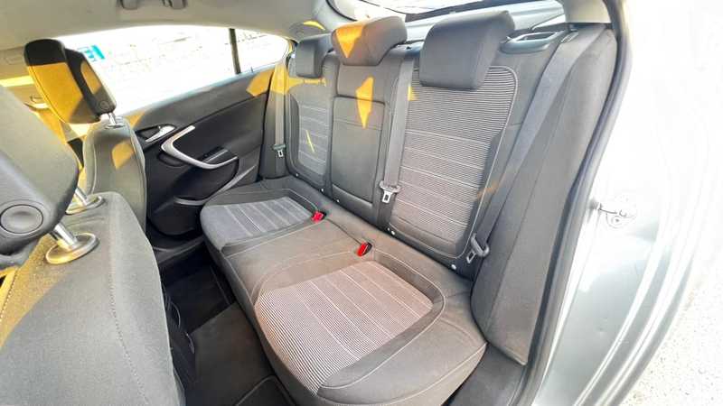 2010 Opel, Vauxhall Insignia 2,0L 2010 Cyprus