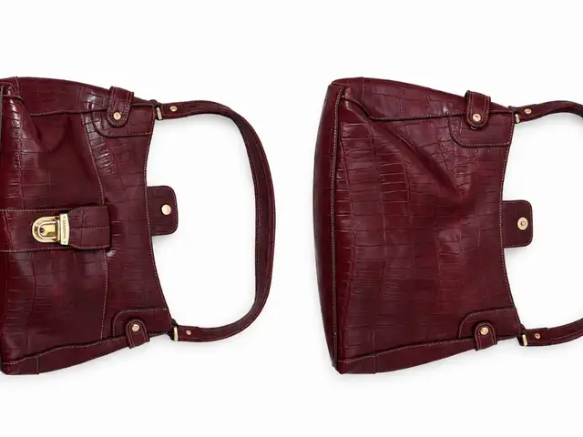 Nyc y2k red hand/shoulder bag, Limassol — Limassol Marina