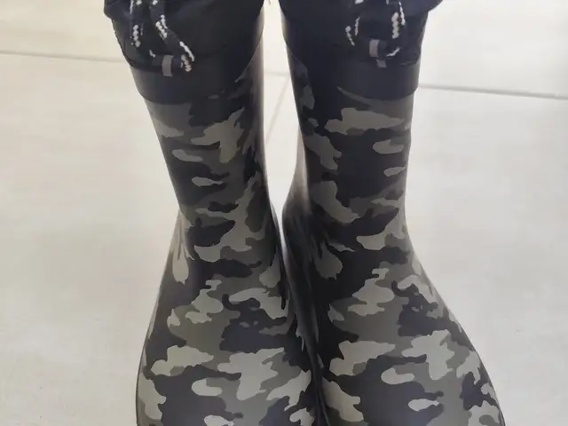 Boots size 33, Larnaca — Larnaka - Chrysopolitissa