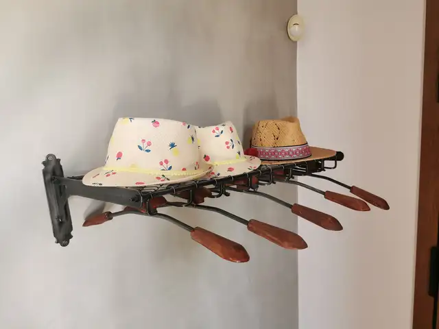 Vintage wooden wall-mounted coat rack - ξύλινη vintage κρεμάστρα τοίχου, Επαρχία Λεμεσού — Ύψωνας