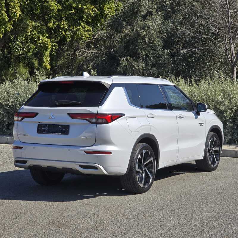 2022 Mitsubishi Outlander 2,4L 2022 Cyprus