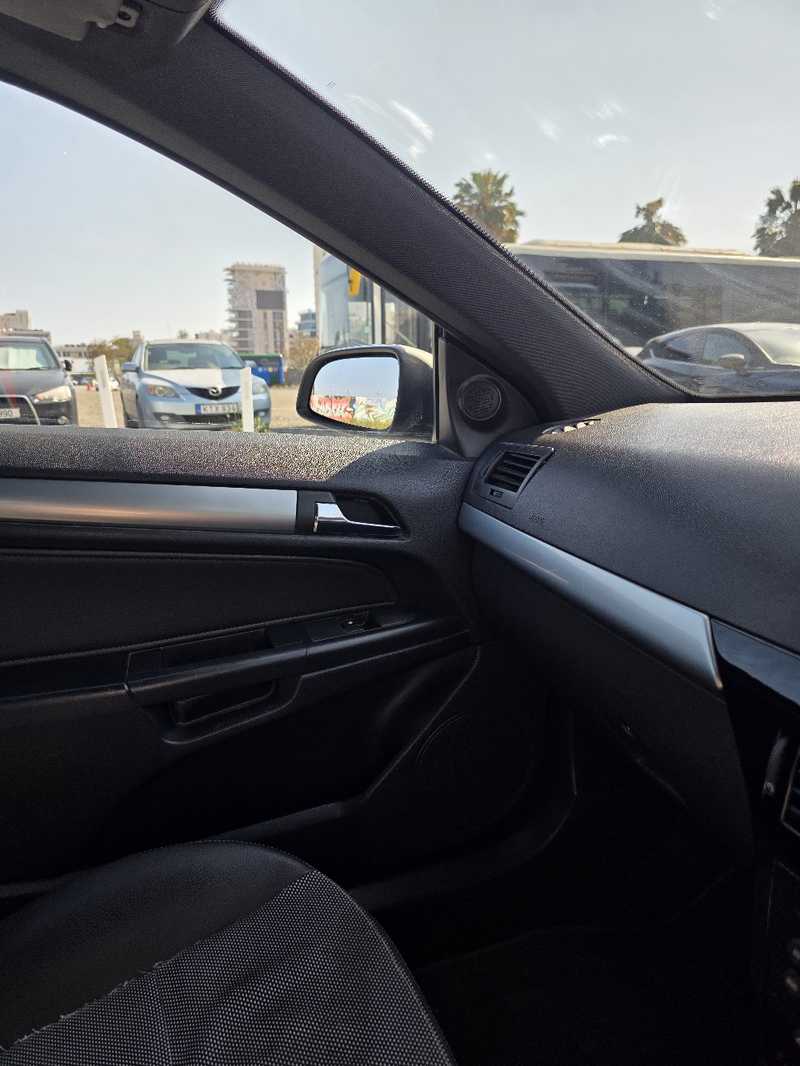 2008 Opel, Vauxhall Astra 1,6L 2008 Cyprus