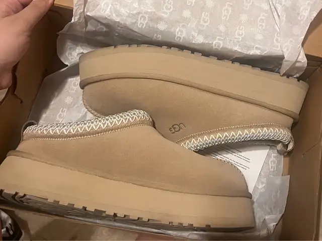Ugg tazz ii clogs in sand colour size 39, Επαρχία Λεμεσού — Λεμεσός - Πέτρου και Παύλου