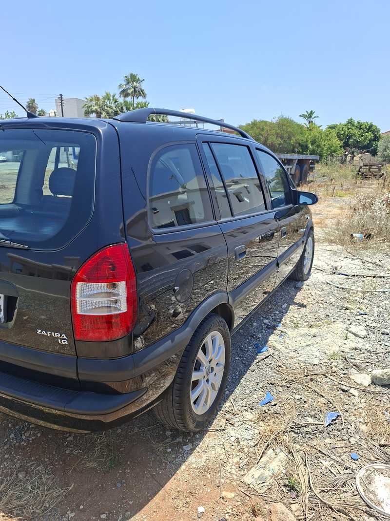2005 Opel, Vauxhall Zafira 1,6L 2005 Cyprus
