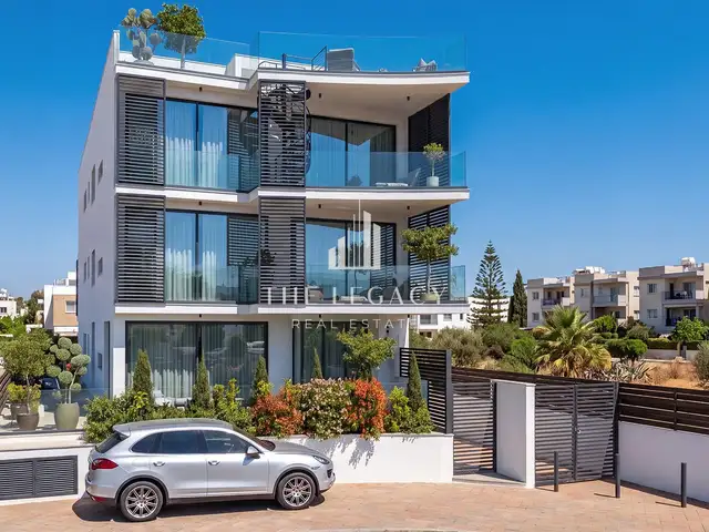 Modern seafront apartment building, agios tychonas tourist area, Επαρχία Λεμεσού — Άγιος Τύχων Τουριστική Περιοχή