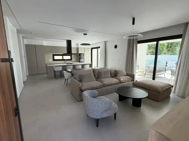 5-bedroom villa to rent, Limassol — Agios Athanasios