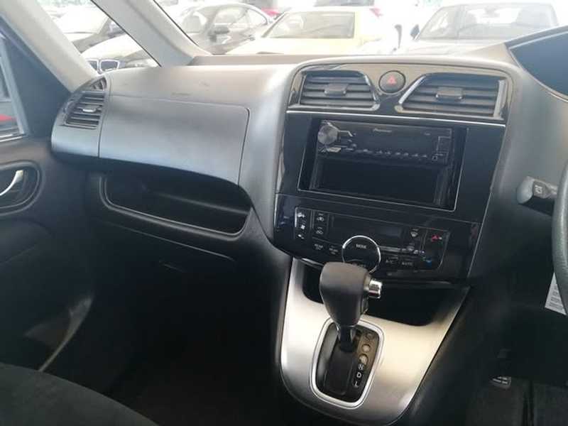 2011 Nissan Serena 2,0L 2011 Cyprus