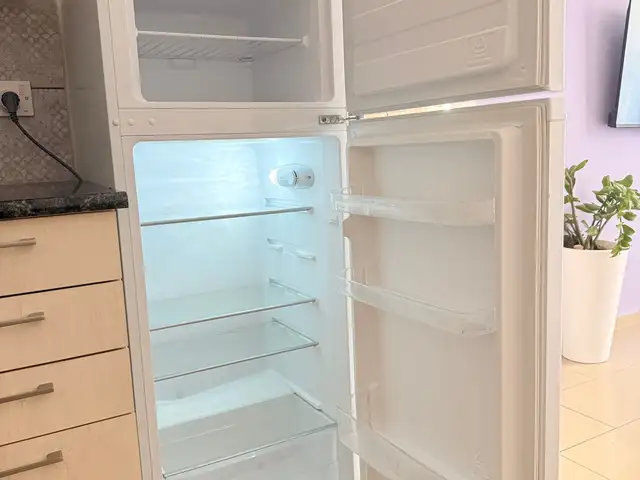 Midea double door refrigerator, Επαρχία Λάρνακας — Περιβόλια Λάρνακας