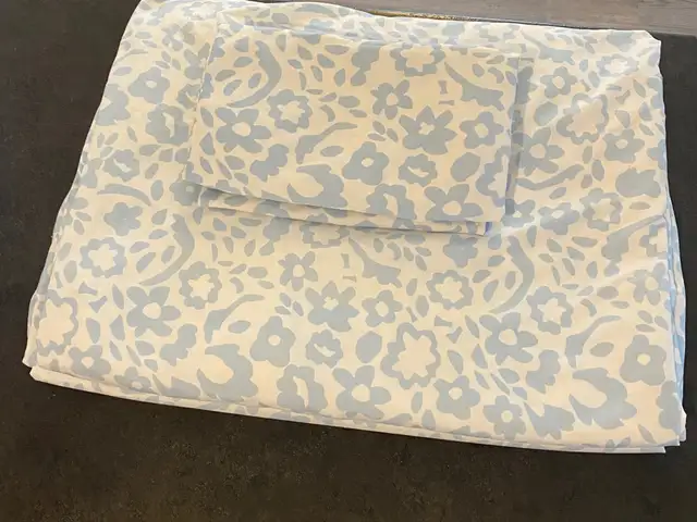 2 pair of sheets, Επαρχία Λάρνακας — Ορόκλινη Τουριστική Περιοχή