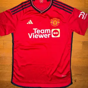 Manchester united 2023/24 home jersey, Επαρχία Λευκωσίας — Λευκωσία - Άγιος Αντώνιος