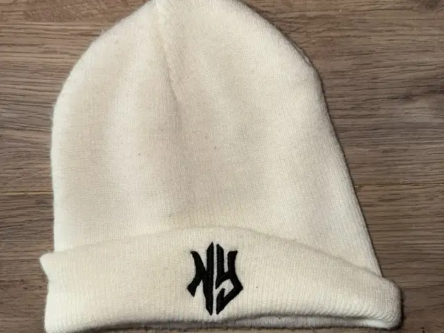 Black embroidered ny gothic logo cuffed winter cap streetwear, Επαρχία Λεμεσού — Άγιος Ιωάννης Λεμεσού