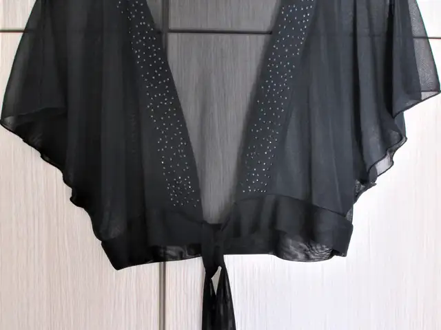 Bolero-type top, Limassol — Agios Tychon Tourist Area