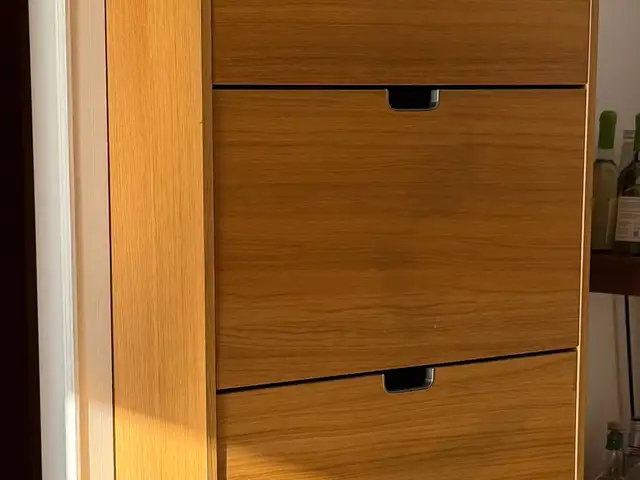 Shoe cabinet, Επαρχία Λάρνακας — Δεκέλεια