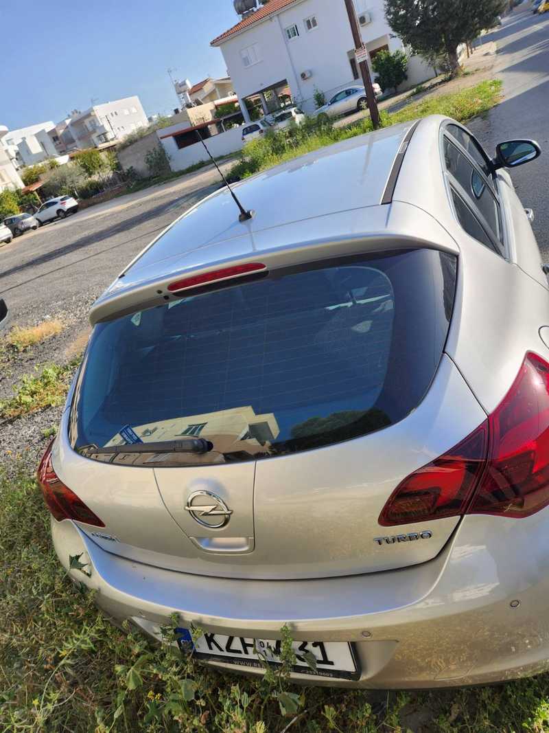 2011 Opel, Vauxhall Astra 1,6L 2011 Cyprus