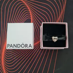 Pandora Mum's Little Monsters Heart Charm, Επαρχία Λάρνακας — Λάρνακα - Σκάλα