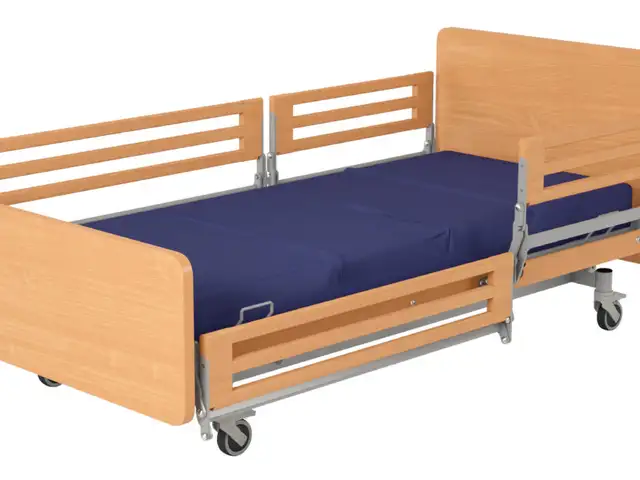 Used electric nursing bed- πωλειται ηλεκτρικο νοσηλευτικο κρεβατι, Nicosia — Agios Dometios - Agios Georgios