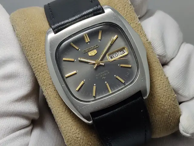 Vintage 1970s seiko 5 automatic mens watch 7019-5000 grey dial 38mm, Limassol — Limassol - Linopetra