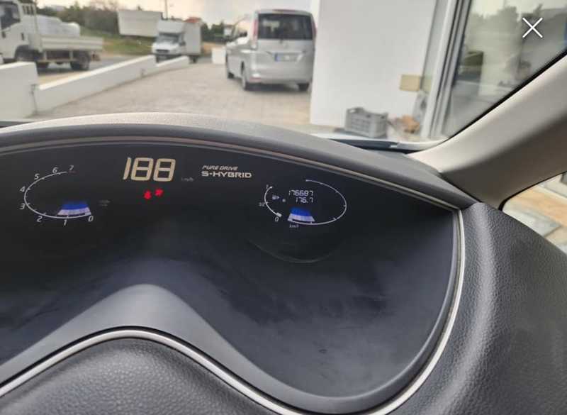 2014 Nissan Serena 2,0L 2014 Cyprus
