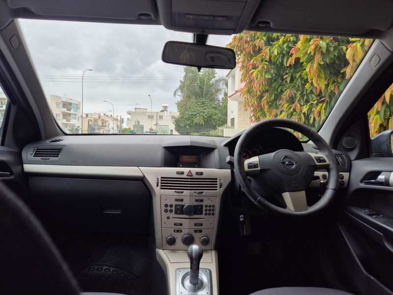 2009 Opel, Vauxhall Astra 1,6L 2009 Cyprus